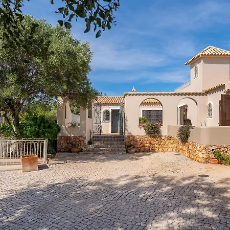 Casa di campagna The Quinta Retreat Portugal, August 29- 3rd September 2025 Yoga & Sound Therapies 5 Day Retreat Message For Itinerary *