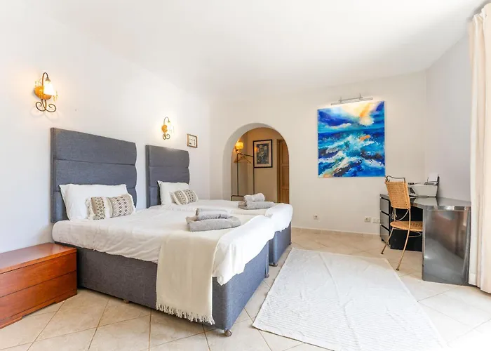 The Quinta Retreat Algarve Available To Facilitators Yoga & Sound Therapies, Massage Mindfulness カントリーハウス アルマンシル